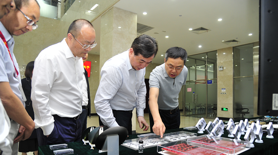 杭州市委副書記、市長劉忻蒞臨士蘭微電子調(diào)研集成電路制造發(fā)展情況
